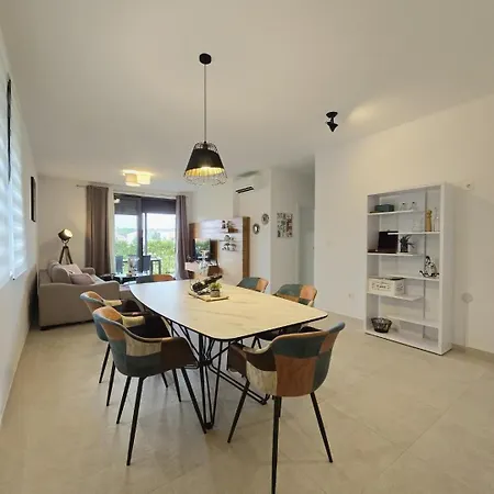 Luxury דירה פטרצ'אנה