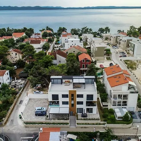 アパート Luxury ペトルチャネ